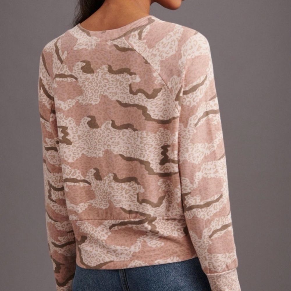 Anthropologie Monrow Leopard Print Camo Raglan Crewneck Sweatshirt Size M - Picture 2 of 12